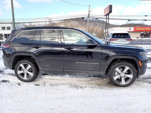 New 2025 Jeep Grand Cherokee Limited w/ Luxury Tech Group II image 8
