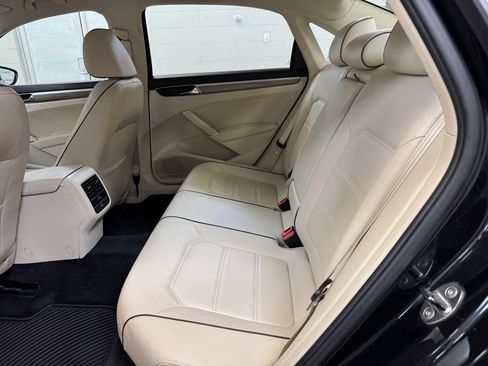 Used 2017 Volkswagen Passat 1.8T SE image 14