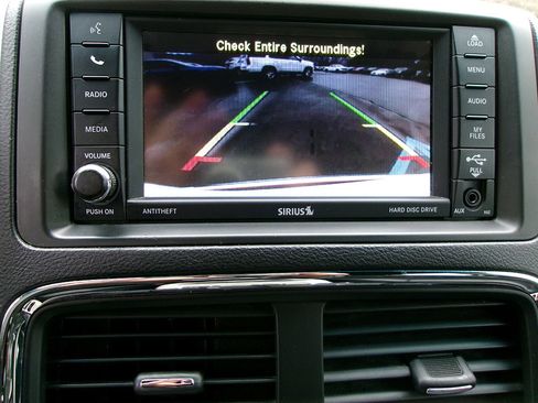 Used 2017 Dodge Grand Caravan SXT image 19