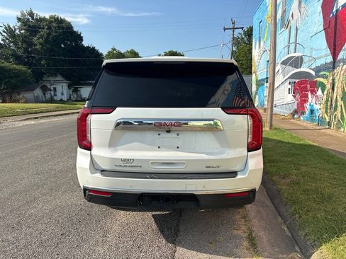 Used 2023 GMC Yukon XL SLT AWD/4WD image 6