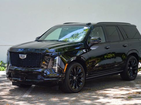 Used 2026 Cadillac Escalade Platinum Sport w/ LPO, ONYX Package AWD/4WD image 4