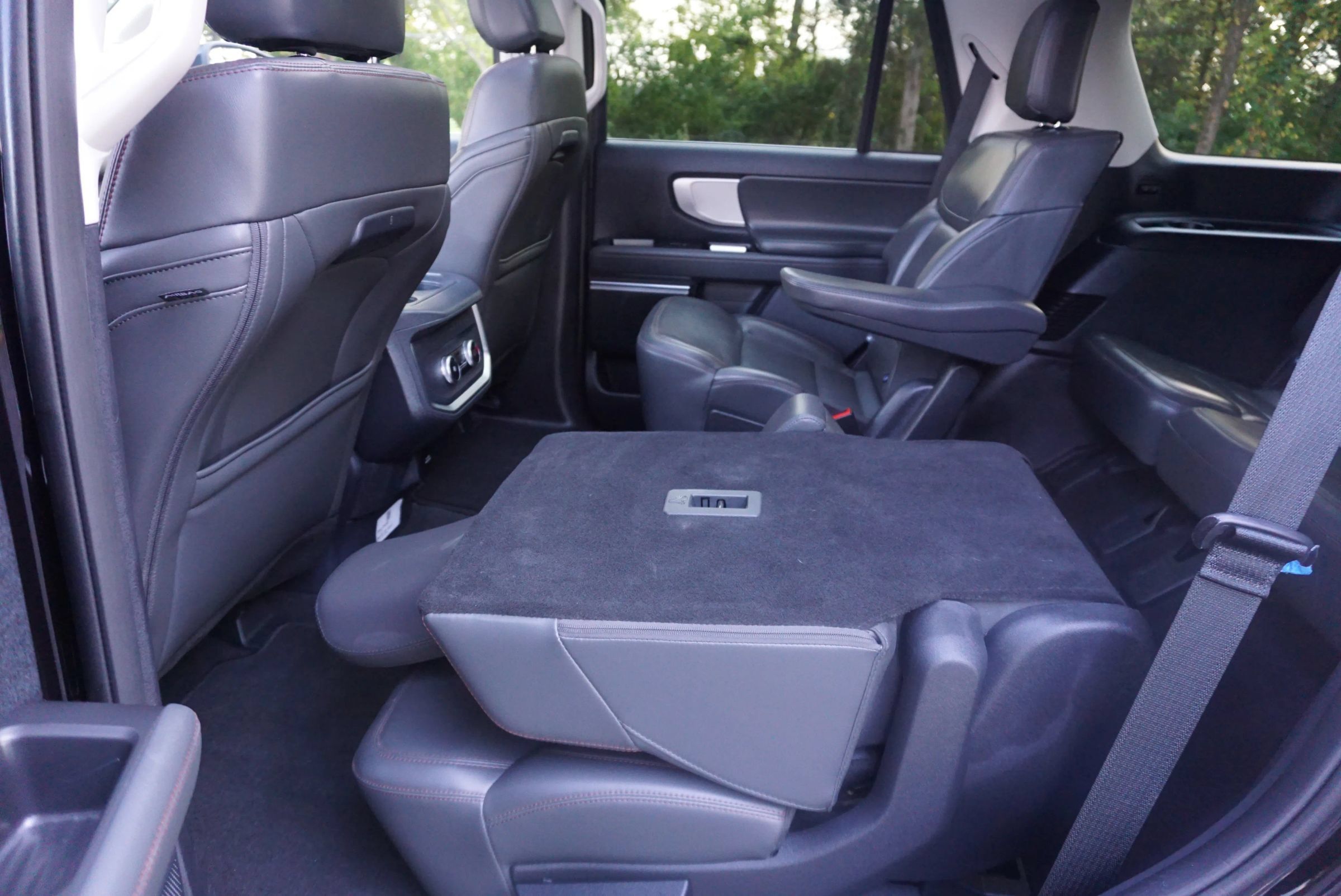Used 2025 Ford Expedition Active RWD image 29