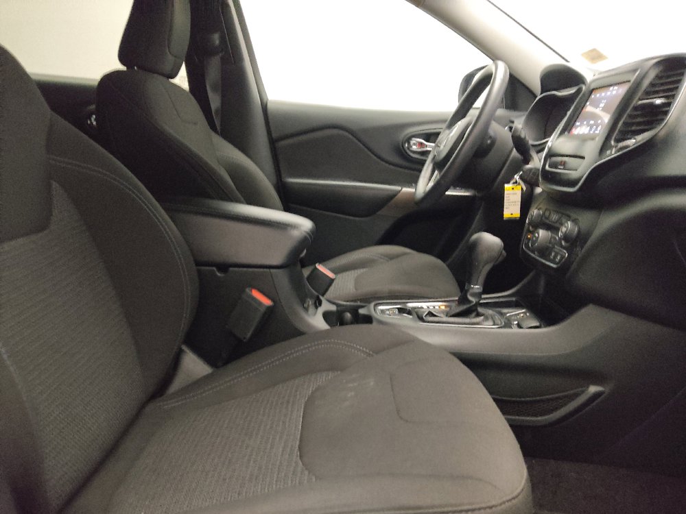 Used 2019 Jeep Cherokee Latitude w/ Popular Appearance Group FWD image 21