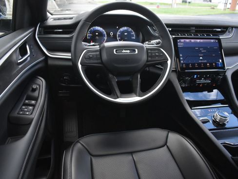 New 2025 Jeep Grand Cherokee Limited w/ Trailer Tow Package image 16