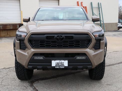 New 2026 Toyota Tacoma TRD Off-Road w/ TRD Off Road Upgrade Package AWD/4WD image 5