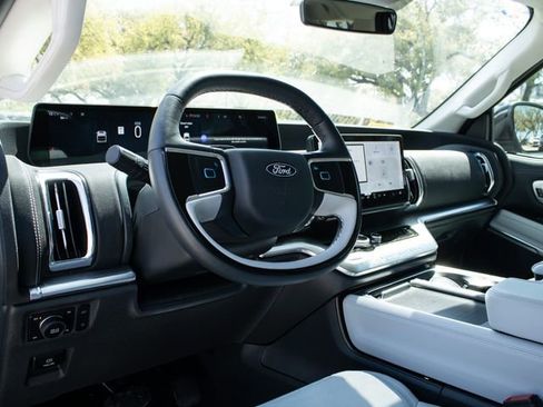 Used 2025 Ford Expedition Max Active image 10