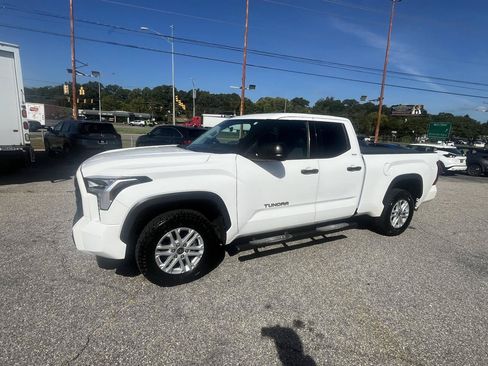 Used 2022 Toyota Tundra SR5 AWD/4WD image 9