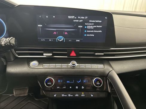 Used 2023 Hyundai Elantra SEL w/ Convenience Package image 19