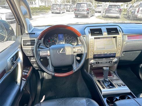Used 2018 Lexus GX 460 image 23