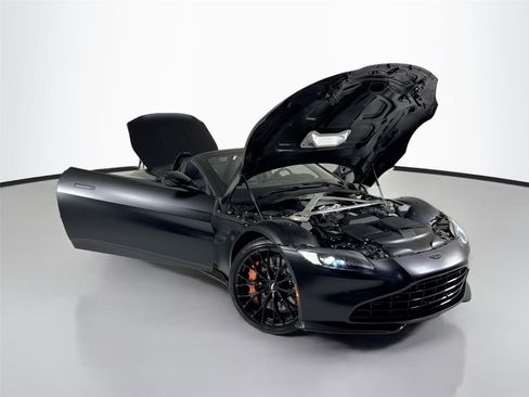 Used 2022 Aston Martin V8 Vantage Roadster image 36