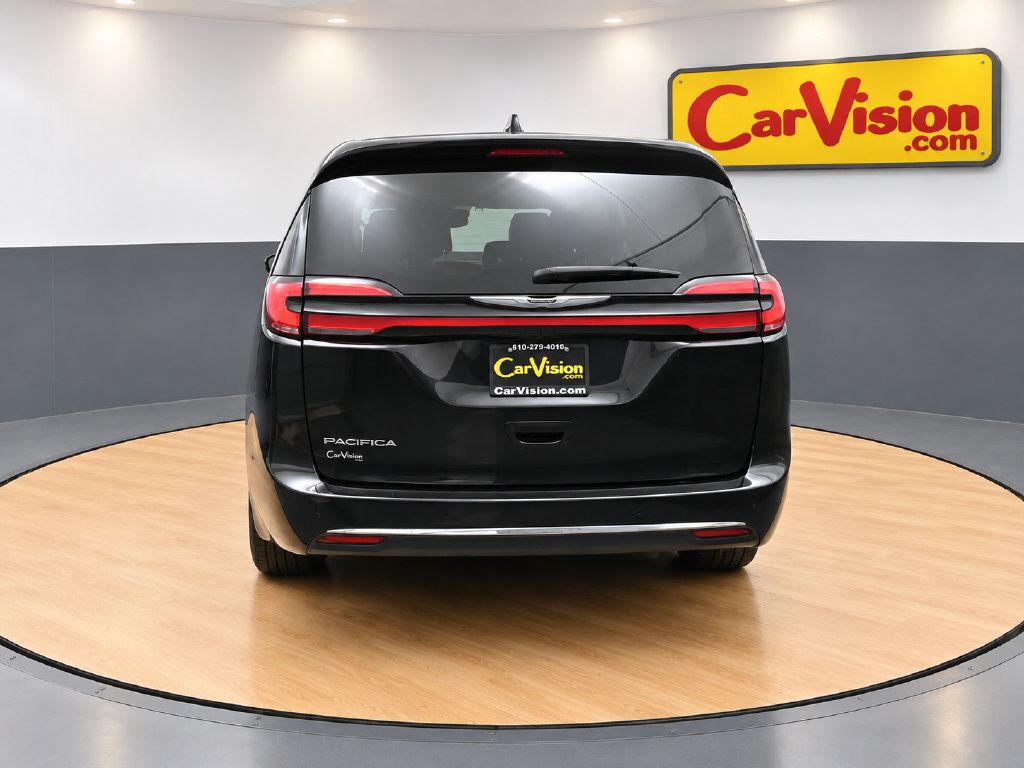 Used 2024 Chrysler Pacifica Touring-L FWD image 4