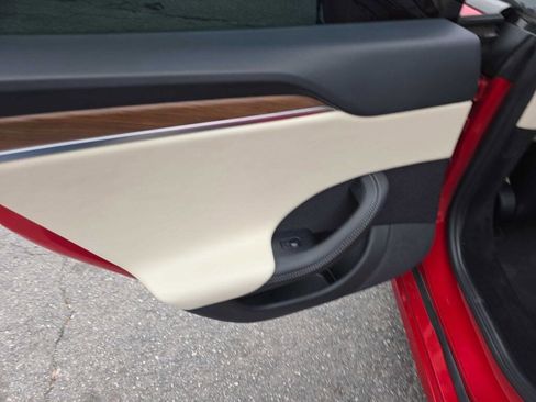 Used 2022 Tesla Model S image 17