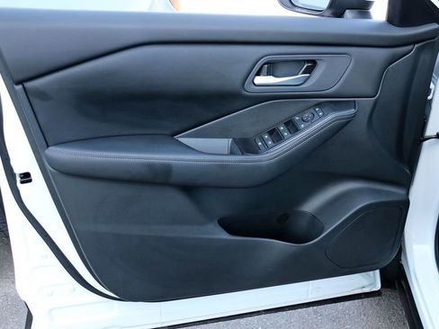 Used 2026 Nissan Rogue SV FWD image 15