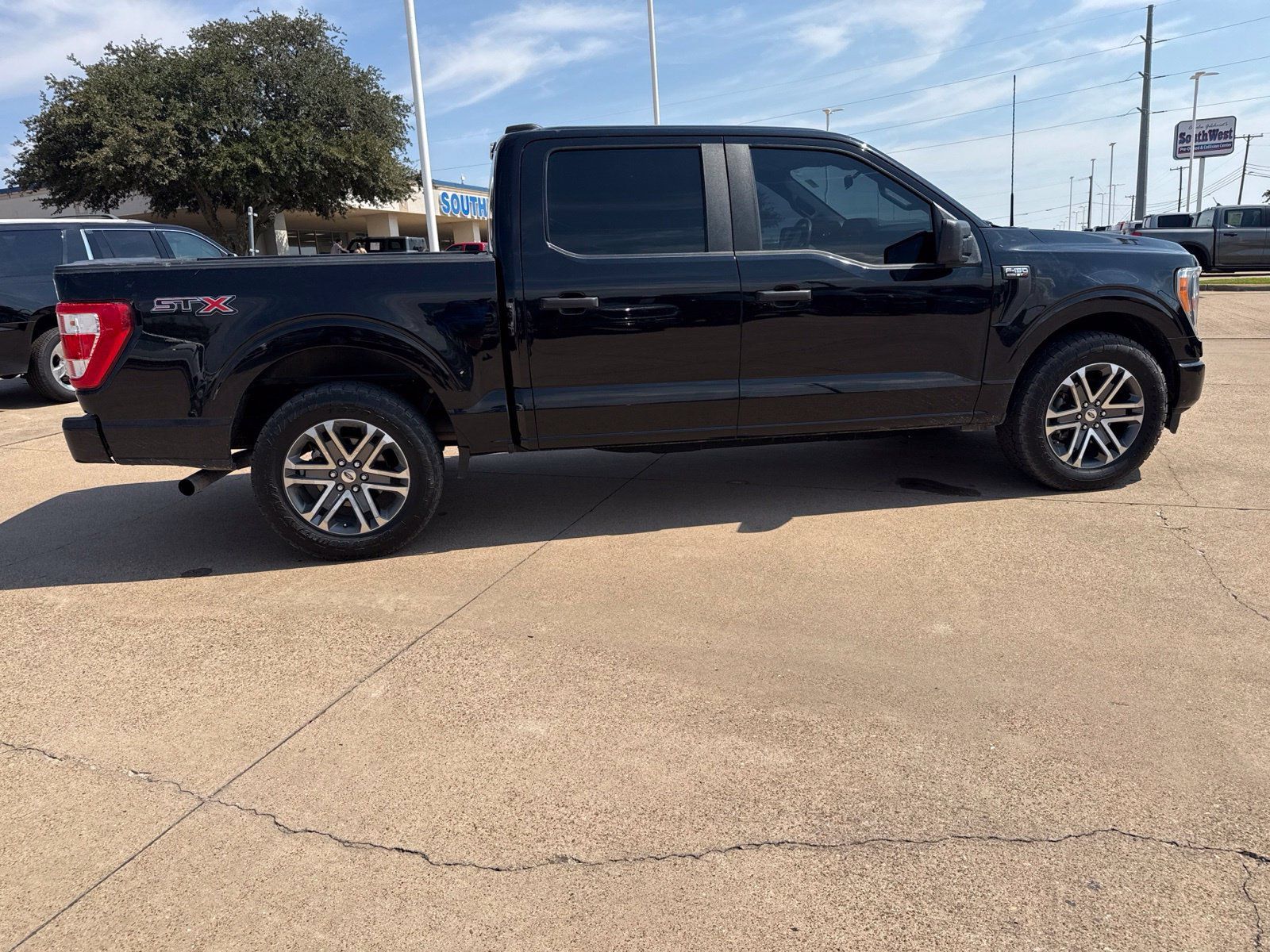 Used 2022 Ford F150 XL w/ STX Appearance Package RWD image 8