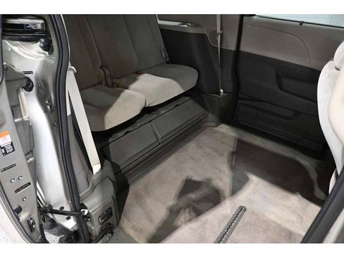 Used 2015 Toyota Sienna LE FWD image 18