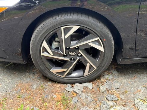 Certified 2025 Hyundai Elantra SEL FWD image 5