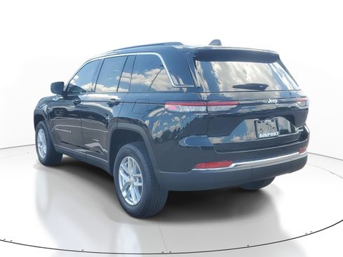 New 2026 Jeep Grand Cherokee Laredo RWD image 3