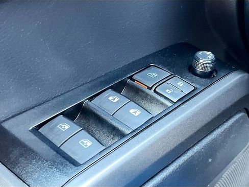 Used 2023 Toyota Tacoma TRD Off-Road w/ Advanced Technology Package AWD/4WD image 18