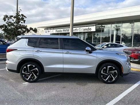Used 2024 Mitsubishi Outlander SE image 2