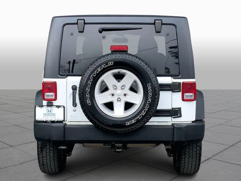 Used 2018 Jeep Wrangler Sport image 4