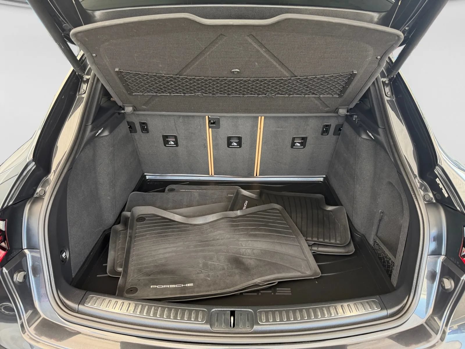Used 2017 Porsche Macan AWD/4WD image 18