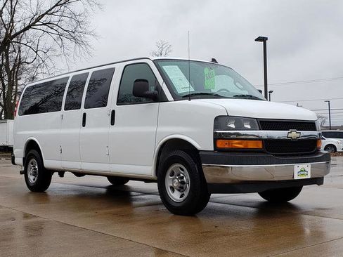 Used 2017 Chevrolet Express 3500 LT w/ LT Preferred Equipment Group image 8