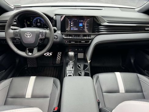 Used 2026 Toyota Camry Hybrid w/ Convenience Package FWD image 2