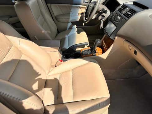 Used 2005 Honda Accord EX image 9