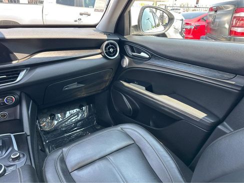 Used 2019 Alfa Romeo Stelvio AWD image 18
