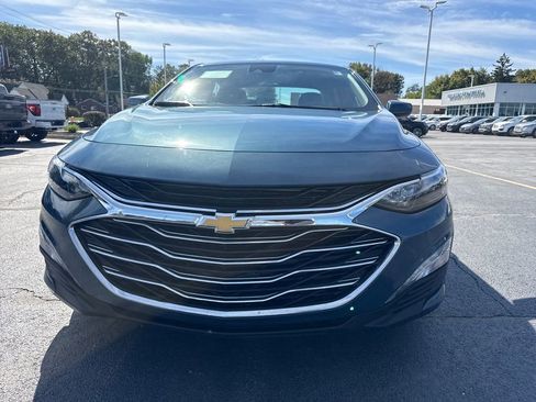 Used 2025 Chevrolet Malibu LT image 3