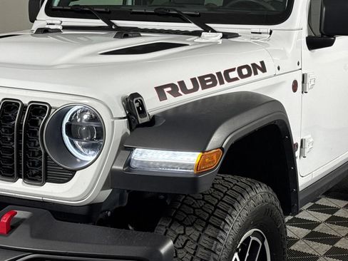 Certified 2025 Jeep Wrangler Unlimited Rubicon AWD/4WD image 2
