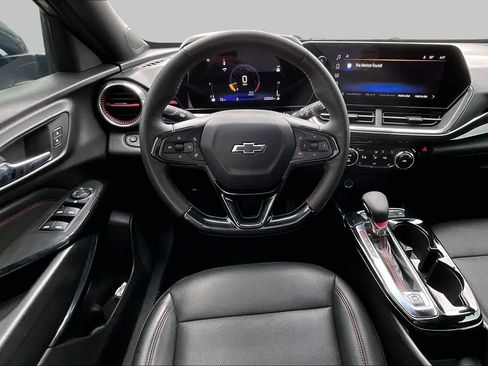 Used 2025 Chevrolet Trax RS w/ Driver Confidence Package FWD image 5