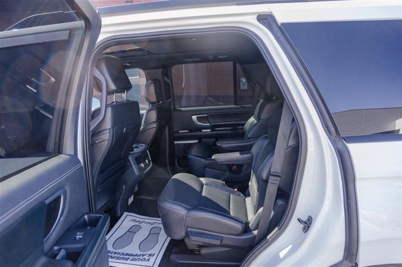 Used 2025 Ford Expedition Platinum w/ Stealth Appearance Package AWD/4WD image 36