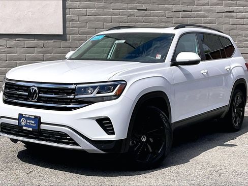 Used 2023 Volkswagen Atlas SE w/ Panoramic Sunroof Package image 12