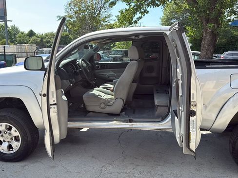 Used 2006 Toyota Tacoma 4x4 Access Cab V6 image 16