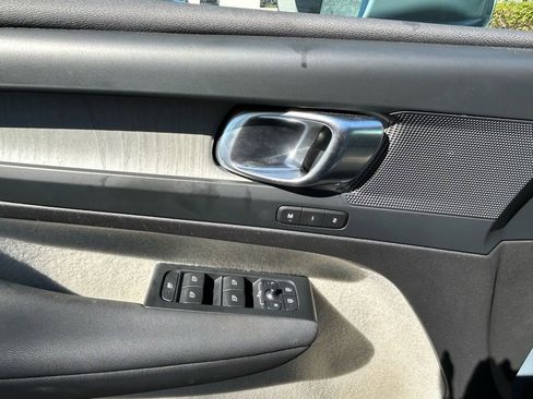 Used 2023 Volvo XC40 B5 Plus w/ Protection Package Premier image 18