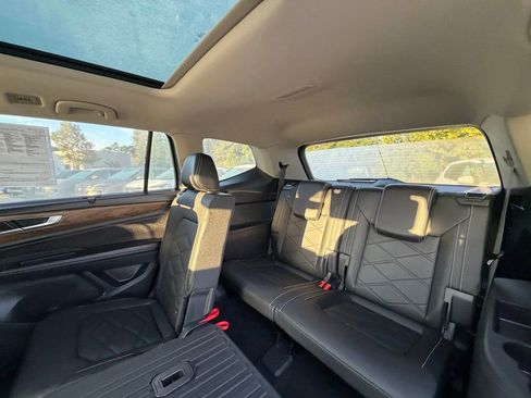 Used 2025 Volkswagen Atlas SE image 25