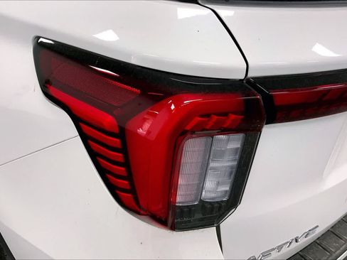 New 2026 Ford Explorer Active RWD image 14