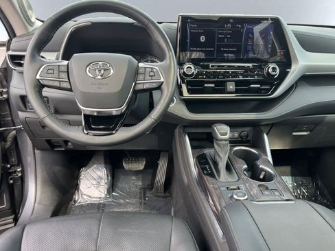 Used 2021 Toyota Highlander Platinum image 10