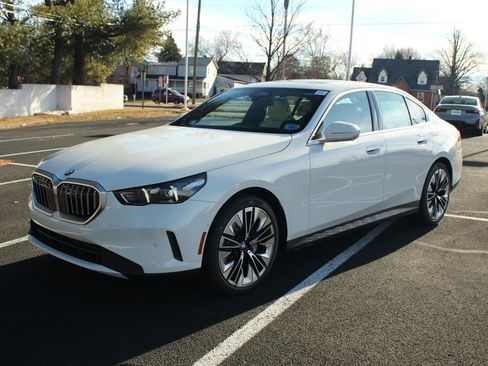 New 2026 BMW 530i xDrive w/ Premium Package AWD/4WD image 4