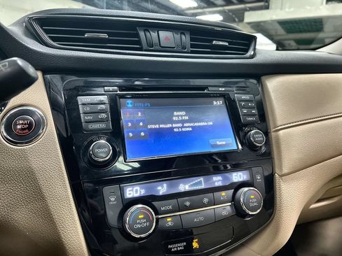 Used 2017 Nissan Rogue SV AWD/4WD image 35