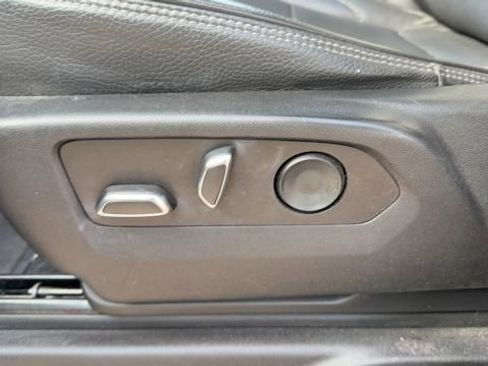 Used 2022 GMC Yukon XL Denali image 10