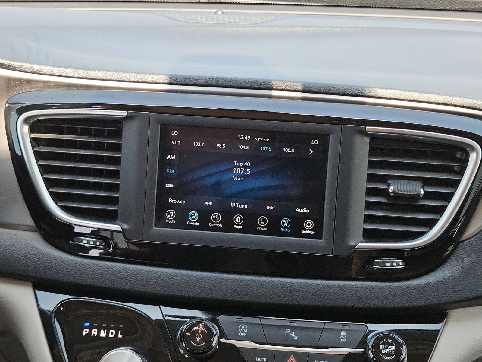 Used 2020 Chrysler Pacifica Touring-L FWD image 17