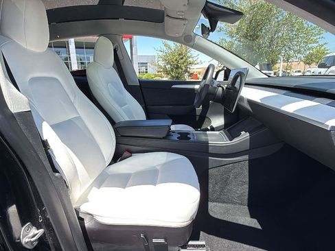 Used 2023 Tesla Model Y Long Range AWD/4WD image 28