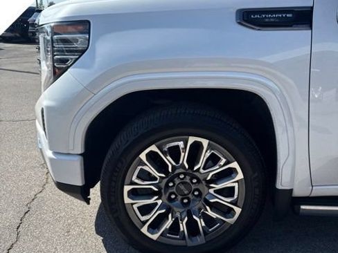 Used 2024 GMC Sierra 1500 Denali Ultimate AWD/4WD image 9