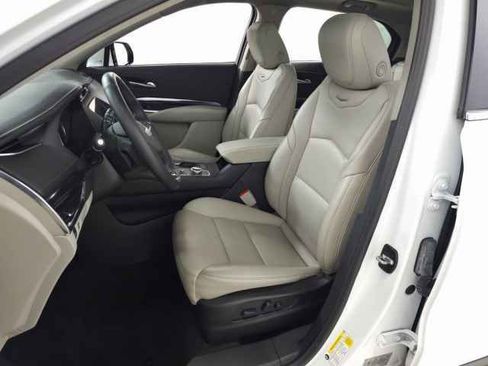 Certified 2023 Cadillac XT4 Luxury w/ Cold Weather Package image 15