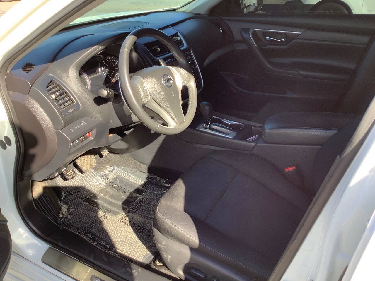 Used 2017 Nissan Altima 3.5 SR FWD image 29