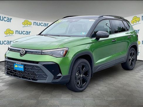 Used 2025 Volkswagen Taos SE AWD/4WD image 3