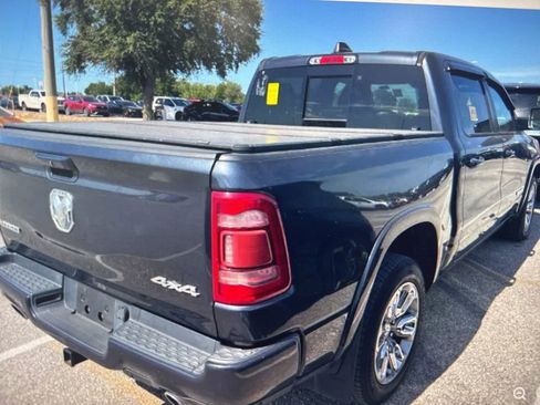Used 2019 RAM 1500 Laramie AWD/4WD image 3