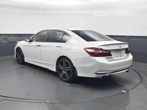 Used 2017 Honda Accord Sport image 6